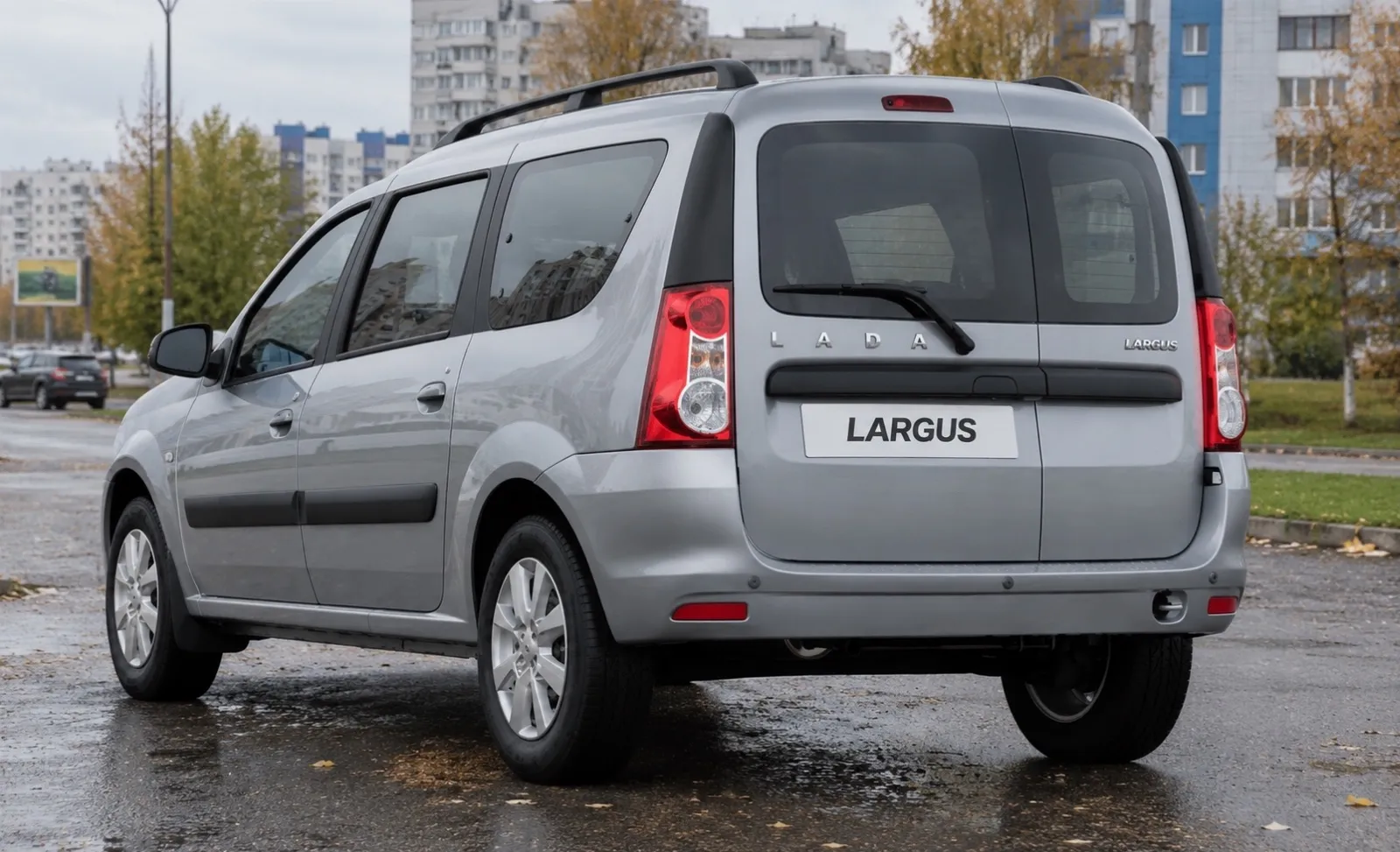 Lada Largus вид с боку