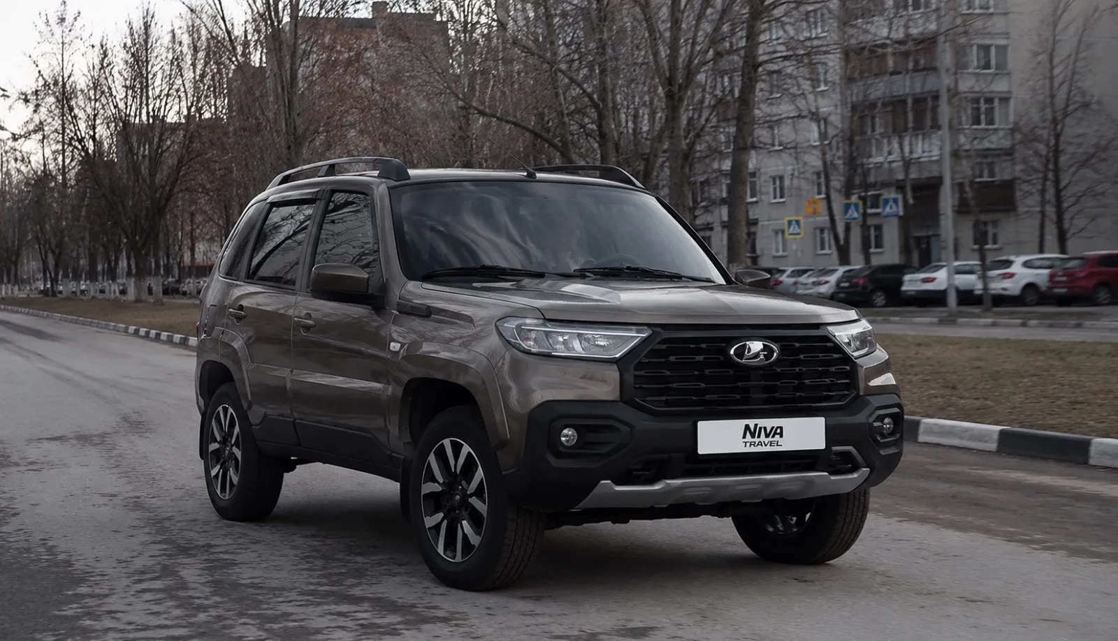 Niva Travel вид с боку