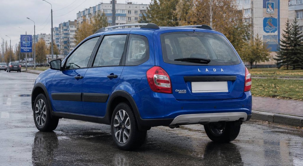 LADA Granta Cross, вид сзади