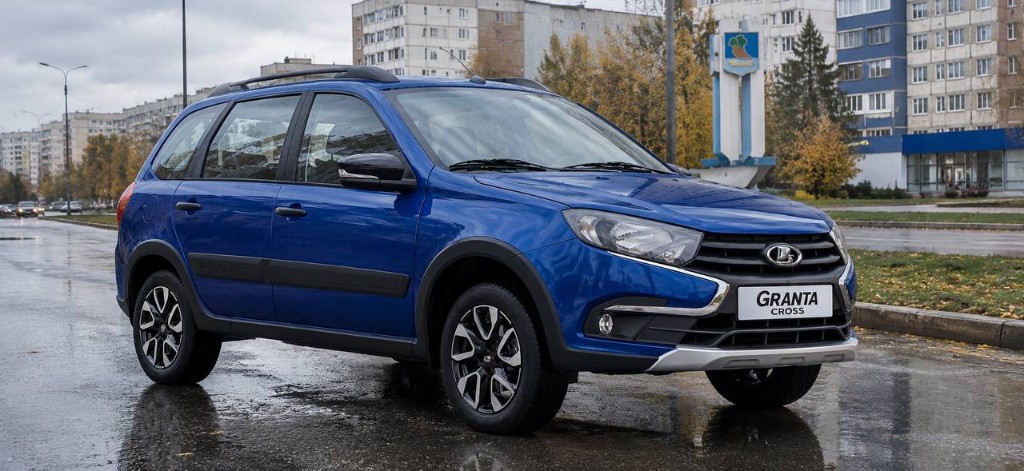 LADA Granta Cross, вид спереди слева