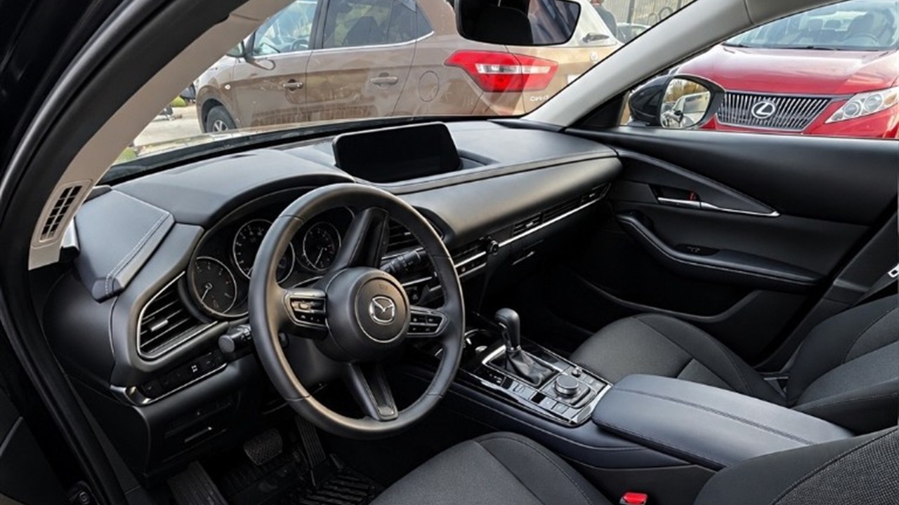 Передние сиденья Mazda CX-30